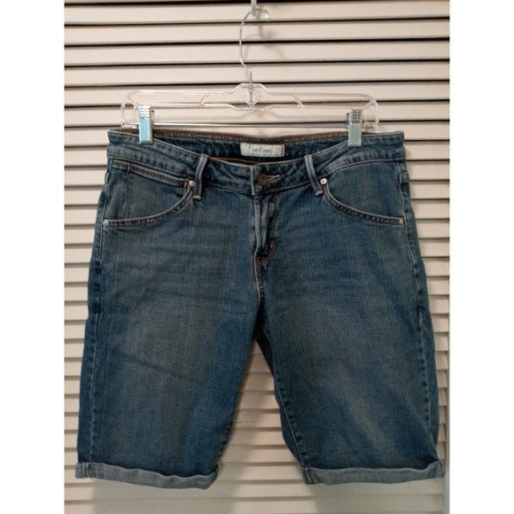 Levi's 545 Size 8 Shorts Blue Jean Denim Bermuda Cotton Womens Cuffed Stretch - Picture 1 of 9